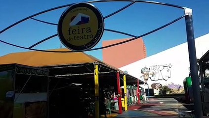 Movimento é tímido nas primeiras horas da Feira do Teatro
