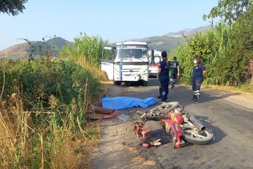 Son dakika haber... Midibüsle çarpışan motosikletin sürücüsü hayatını kaybetti