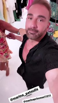 Νίκος Κοκλώνης παρέα με την Μαρίνα Πατούλη στο μαγαζί της στην Μύκονο