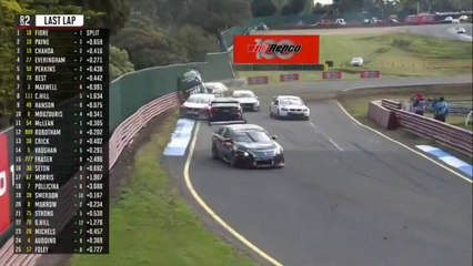 Super2 Dunlop Séries 2022 Sandown Race 2 Final Lap Chaos Big Crash Pile UP