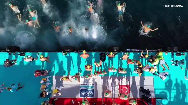 Turchia, 2400 nuotatori alla gara nel Bosforo tra Europa e Asia