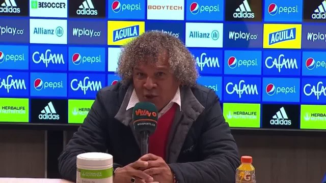 Gamero provoca risas en rueda de prensa con Llinás