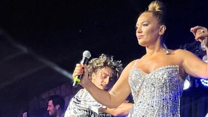 Demet Akalın'dan "Göğüslerini biraz daha aç, terbiyesizsin" diyen takipçine tokat gibi cevap