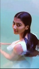 Pooja Hegde Lip Kiss HD - Vertical Video