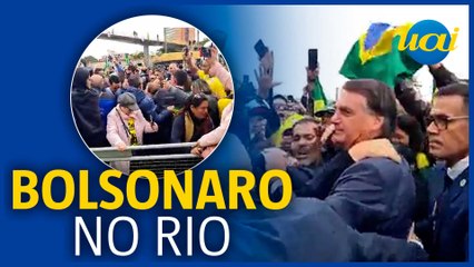 Bolsonaro é recebido por apoiadores no RJ