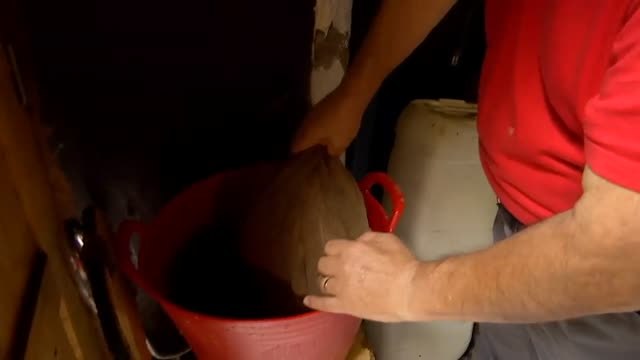 Arturo Castillo, un artesano del tabaco que sigue trabajando con mimo cada puro