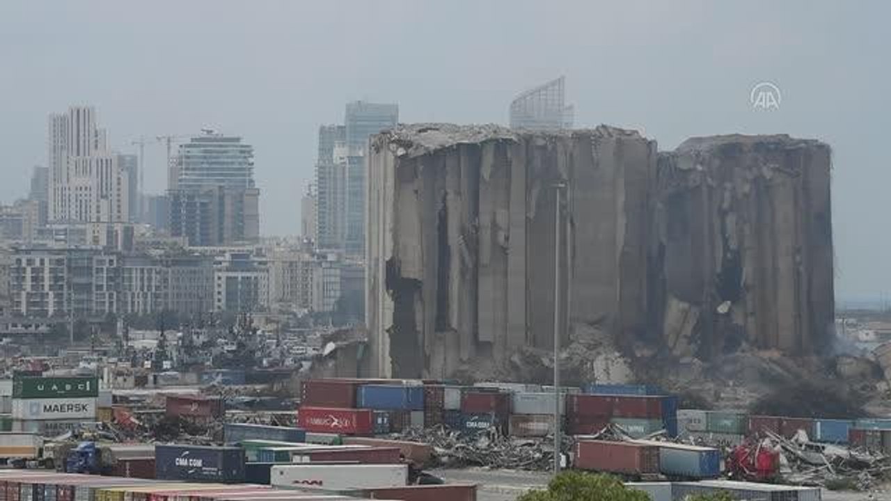 Son dakika haberleri! Lübnan'da liman patlamasının sembolü silodan dumanlar yükselmeye devam ediyor