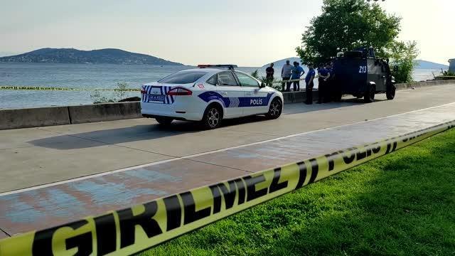 Kartal sahilinde denizde el bombası bulundu