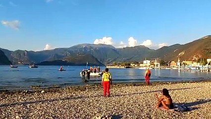 Turista tedesco di 22 anni annega nel lago d'Iseo, le ricerche