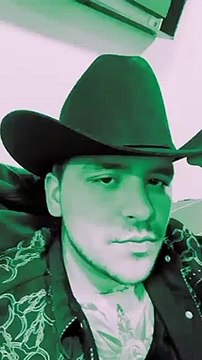 Cambio total: Christian Nodal sorprende al aparecer sin tatuajes en su rostro