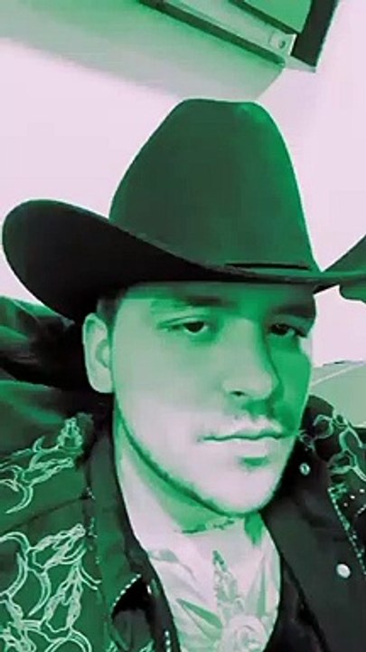 Cambio total: Christian Nodal sorprende al aparecer sin tatuajes en su rostro