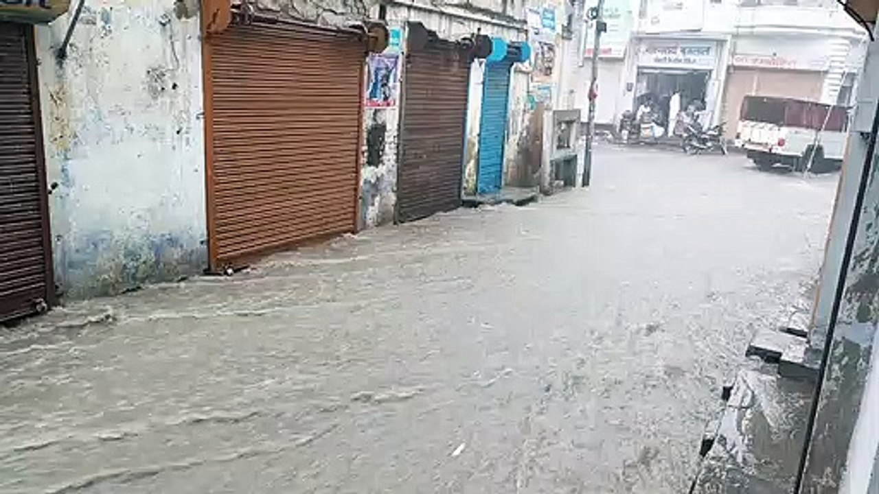 नोहर में एक घंटे तक भारी बारिश, सडक़ों पर भरा पानी