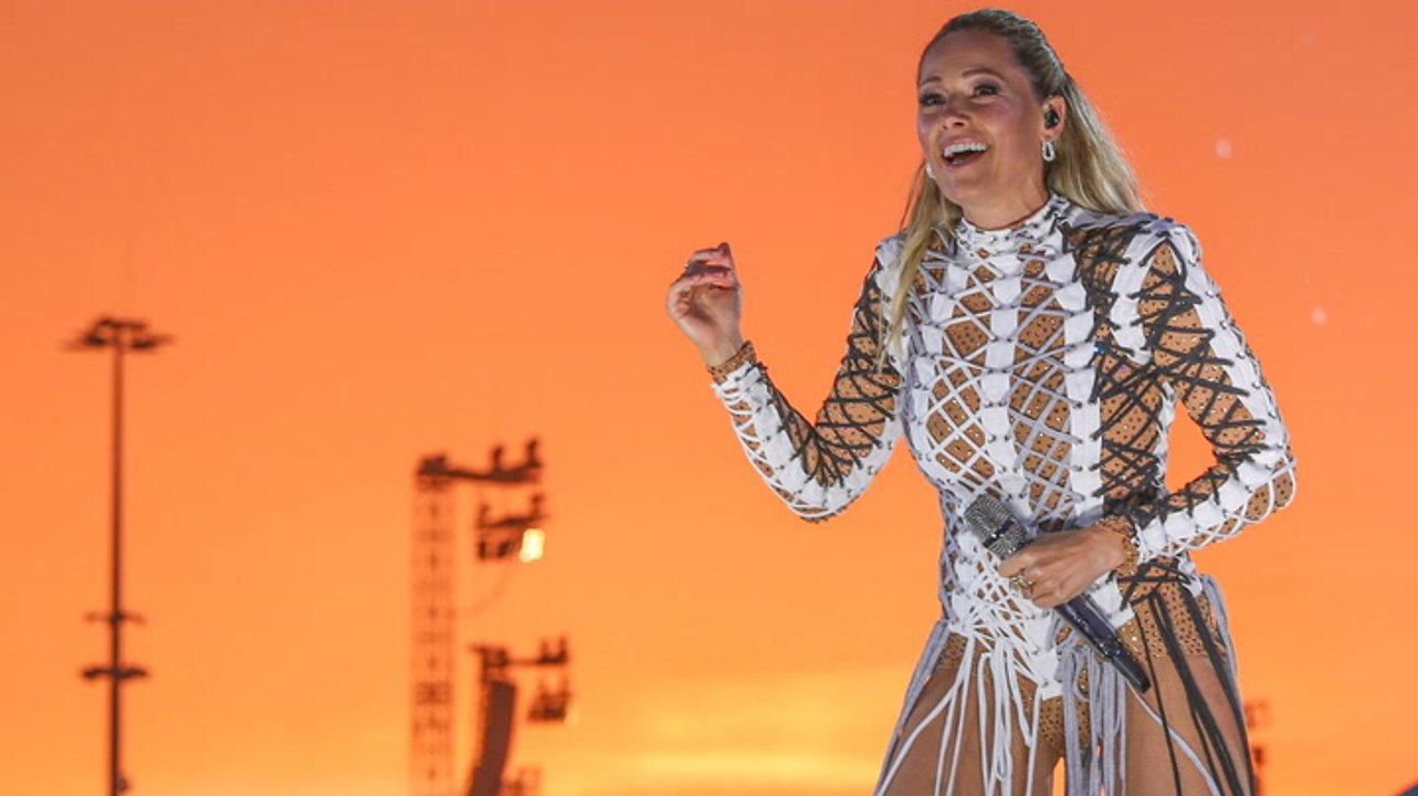 Sie zeigt ihre Hammer-Figur: Helene Fischer gibt im hautengen Schnürbody alles