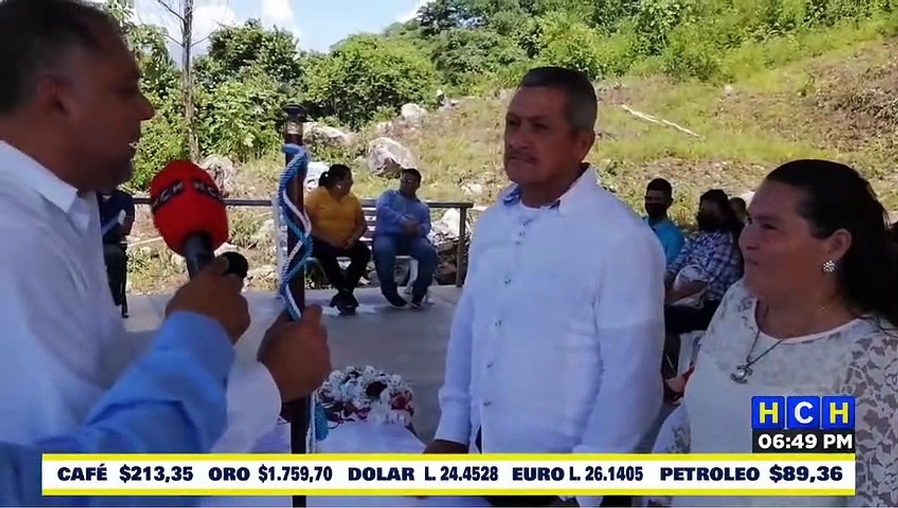 ¡Qué viva el amor! 28 parejas se casan en Níspero, Santa Bárbara