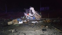 Arı yüklü kamyonla otomobil çarpıştı: 4 ölü, 3 yaralı