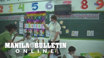 VP Sara Duterte interacts with students of Dinalupihan Elementary School in Bataan