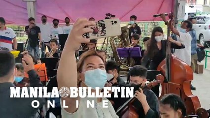VP Sara Duterte  takes a video selfie with Bataan's Jose De Piro Kabataan Orchestra