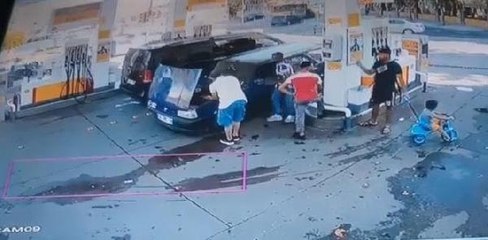 SARIYER'DE AKARYAKIT İSTASYONUNDA OTOMOBİLİN ALEV ALDIĞI ANLAR KAMERADA