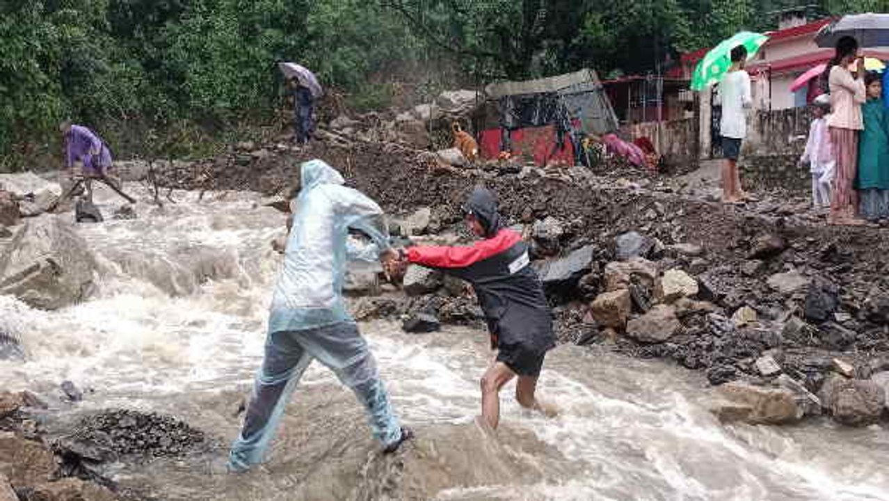 उत्तराखंड में काल बनकर आई आपदा, दो दिन बाद भी 13 लोग लापता,जारी है रेस्क्यू ऑपरेशन और जिदंगी की जंग