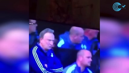 Lo más extraño jamás visto en un banquillo: ¿se masturba y lo ve el utillero