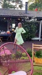 Mulheres finlandesas filmam-se a dançar em solidariedade com Sanna Marin