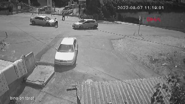 Maltepe'de trafik tartışmasında üzerine otomobilini sürdü