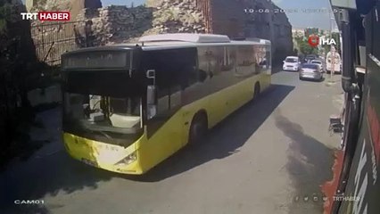 İETT otobüsü yayaya çarpıp yoluna devam etti