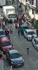 Son Dakika | Kadınların kavgasına erkekler de dahil oldu, ortalık savaş alanına döndü