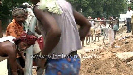 Workers lay underground cable in Delhi _ archaic method for modern tech