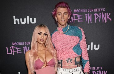 'No son copas, son sólo gotas': Megan Fox y Machine Gun Kelly beben su sangre