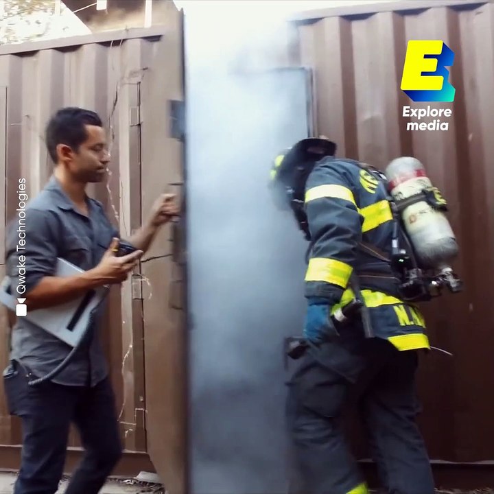 Ce masque permet aux pompiers de voir à travers la fumée d'un incendie