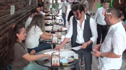 Bin TL para ödüllü pilav yeme yarışması renkli görüntülere sahne oldu