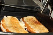 Balıkesir haberleri! Manyas kelle peynirinden yaptığı tost ile Susurluk tostuna rakip