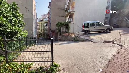 Kadının gücü...Park halindeyken hareket eden VIP minibüsü böyle tuttular