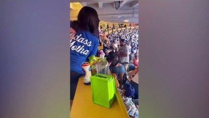 Kavga eden kadını eliyle taciz etti