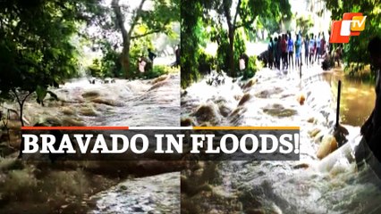 Dangerous Road Crossing In Flooded Baripada