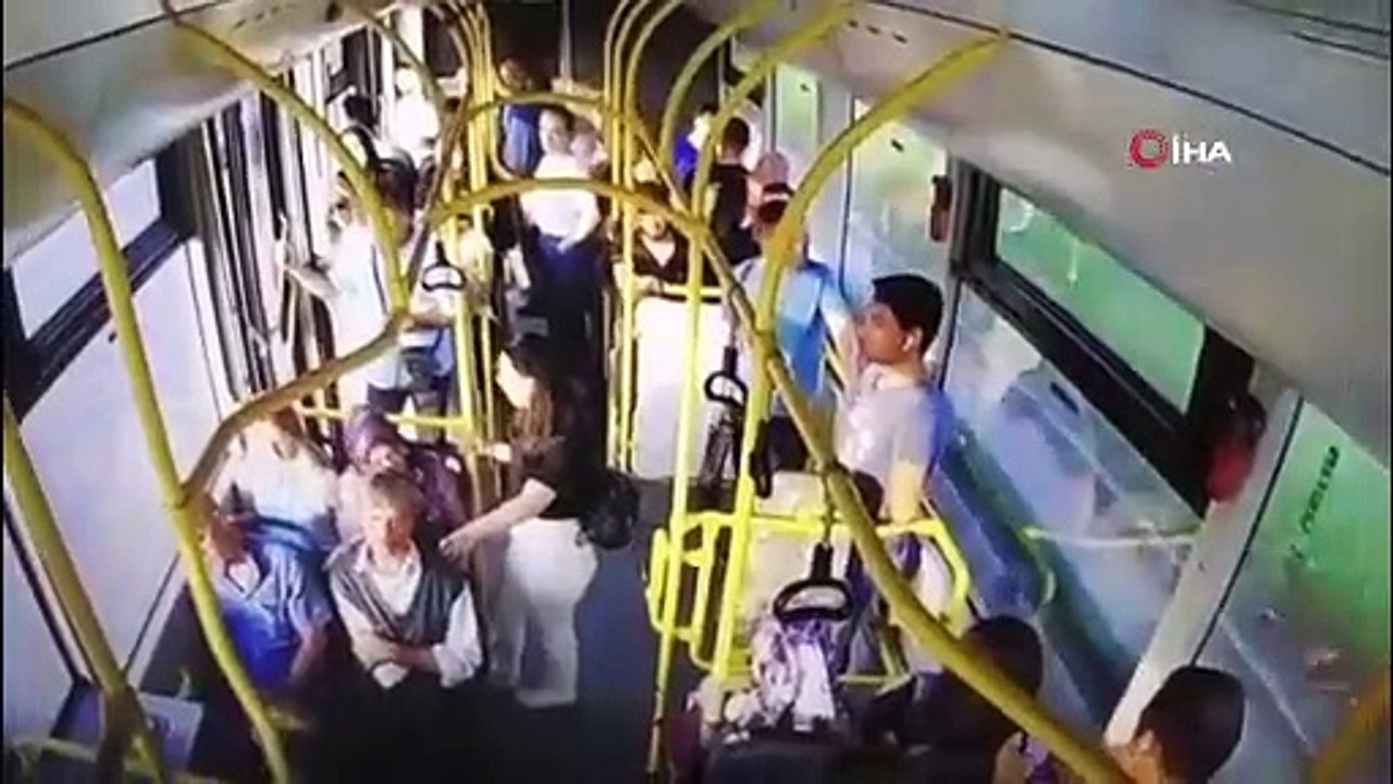 Bursa’da 23 kişinin yaralandığı kaza otobüs kamerasına yansıdı