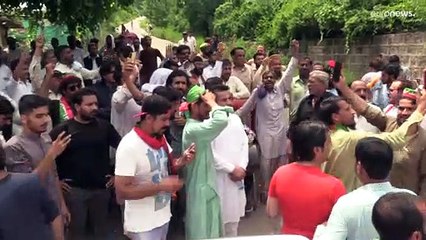 Imran Khan, accusé de terrorisme après un meeting, est soutenu par ses partisans