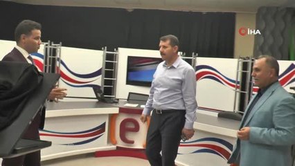 Kamera karışına geçen Vali Ayhan haberleri sundu