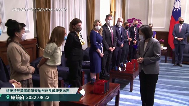 Governador americano visita Taiwan após manobras militares chinesas