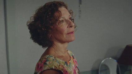 Plus Belle la Vie - Père Luc et Mirta cèdent à la tentation