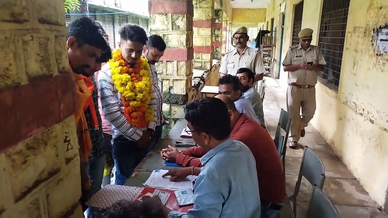 छात्रसंघ चुनाव: कॉलेज की सरकार बनाने को उम्मीदवारों ने भरे नामांकन