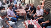 AKP'li belediyenin yerinden ettiği esnaflardan oturma eylemi