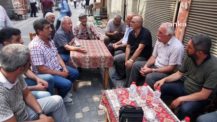 AKP'li belediyenin yerinden ettiği esnaflardan oturma eylemi