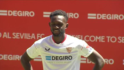 El Sevilla presenta a Nianzou