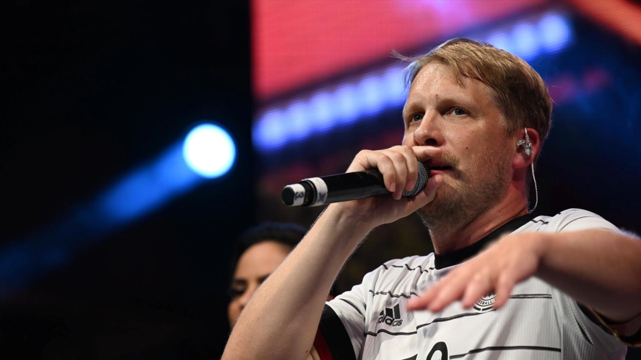 Publikum buht pocher aus dem megapark