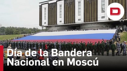 Desfile militar en Moscú por el Día de la Bandera Nacional