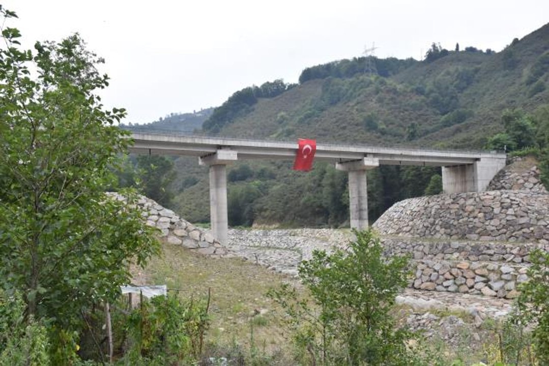 Giresun gündem haberleri... İçişleri Bakanı Soylu, Giresun'daki selde ölenler için düzenlenen anma etkinliğine telefonla katıldı