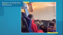 Imágenes de un autobús de la UME atravesando las llamas del incendio en Bejís