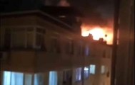 Fatih'te 4 katlı binanın çatısında korkutan yangın